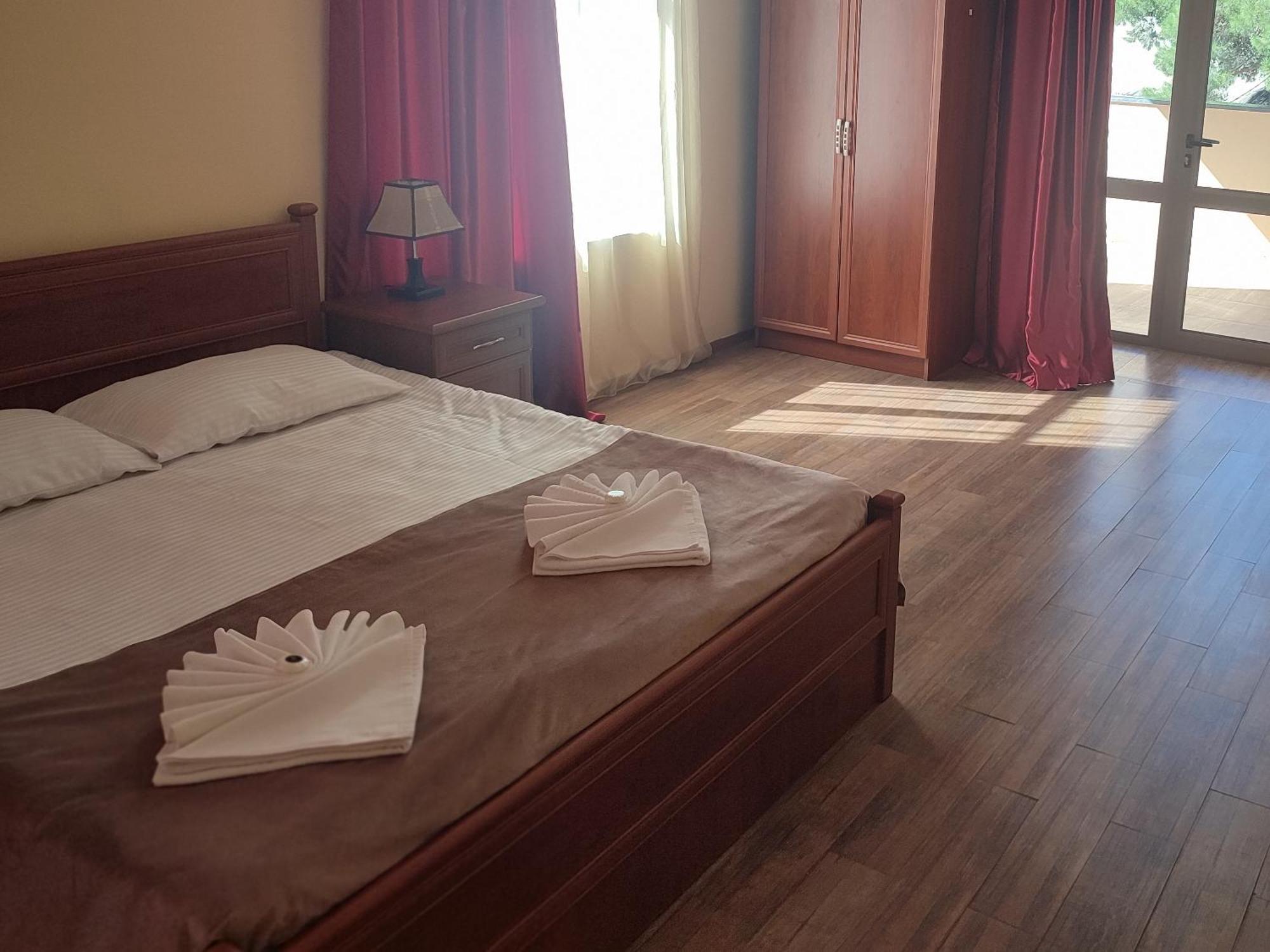 Sweet Home Hotel Meghri Экстерьер фото